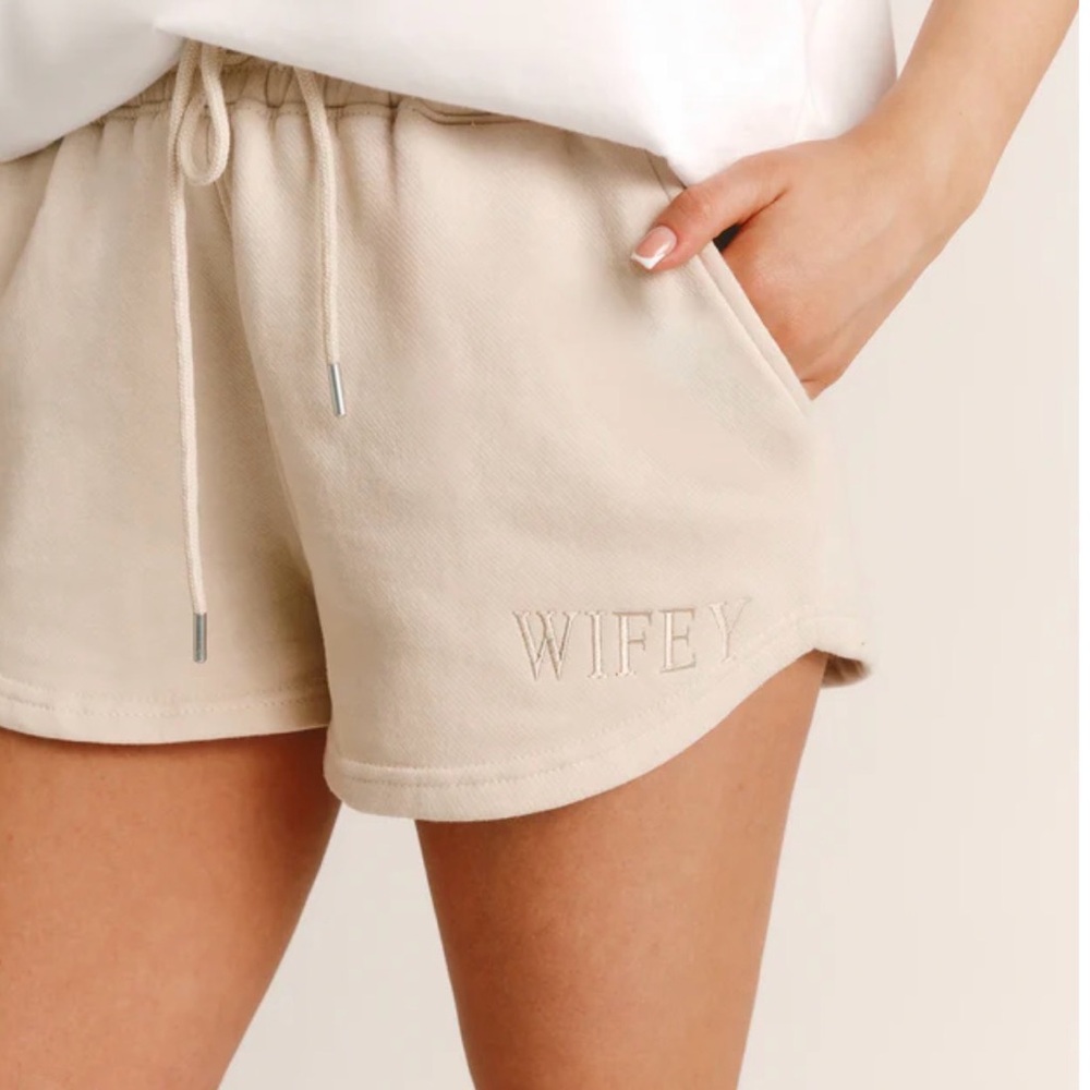 Six Stories - Wifey Statement Shorts - Champagne - S